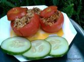 Tomates recheados com arroz e carne ou vegetais